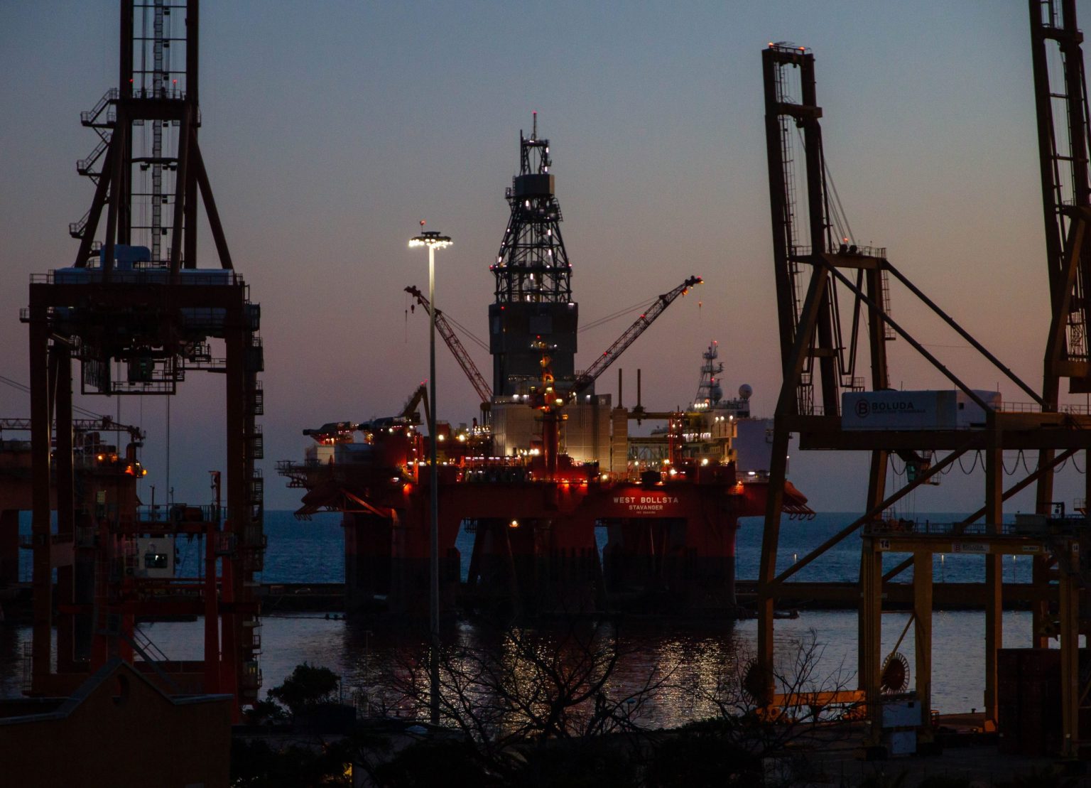 Bker Rig Baker Hughes: US, Canada gas drilling up, oil down from last year ...